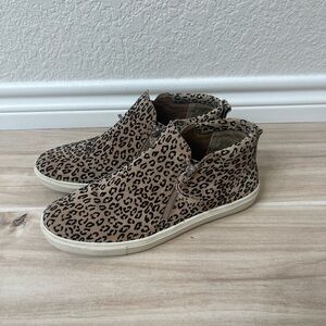 Women’s GB Cheetah shoes, size 9.5